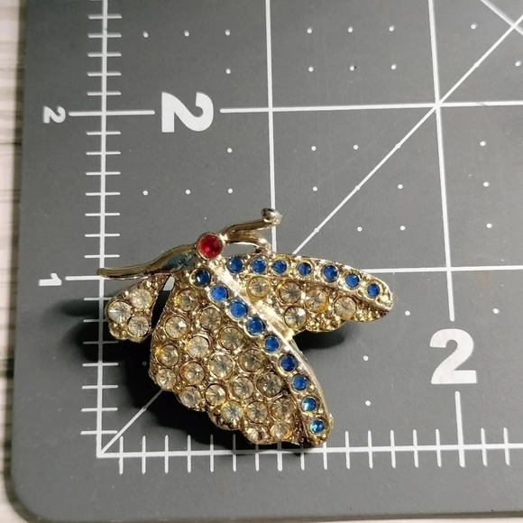 Delightful Vtg Gold Tone Pave Clear Lt Blue Rhinestone Side BUTTERFLY Pin - Picture 5 of 6
